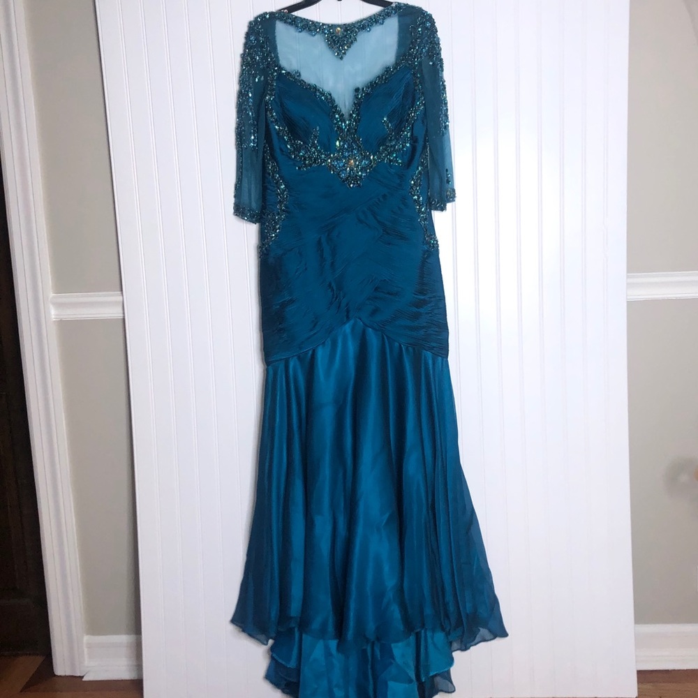 MACDUGGAL evening gown with sequins and beads ✨